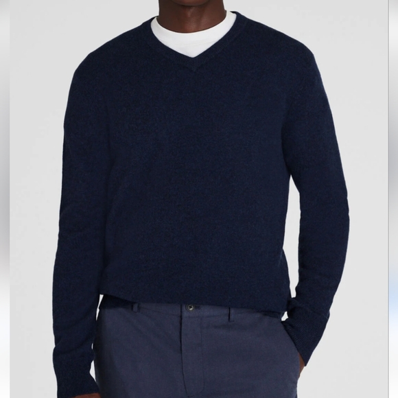 🔥Price Drop🔥🎉HP🎉❄️Club Monaco Men's Lightweight 100% Cashmere V-Neck Sweater - Picture 1 of 8